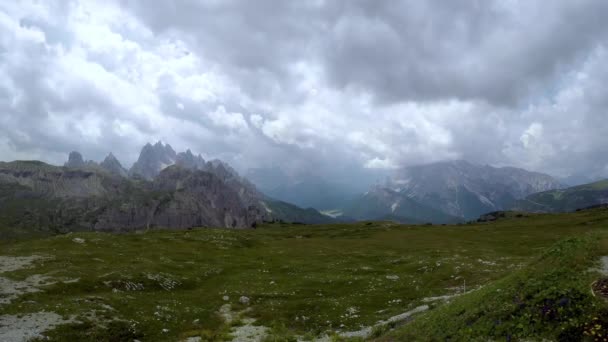 Timelapse National Nature Park Tre Cime In the Dolomites Alps Прекрасна природа Італії. — стокове відео