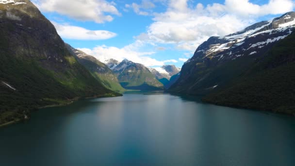 Bela natureza Noruega paisagem natural. Filmagem aérea lovatnet lago . — Vídeo de Stock