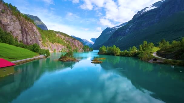 Krásná příroda Norsko přírodní krajina. Letecké záběry Lovatnet Lake.