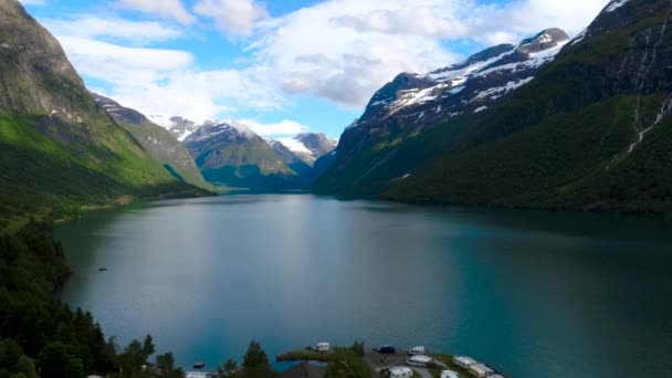 Bela natureza Noruega paisagem natural. Filmagem aérea lovatnet lago . — Vídeo de Stock