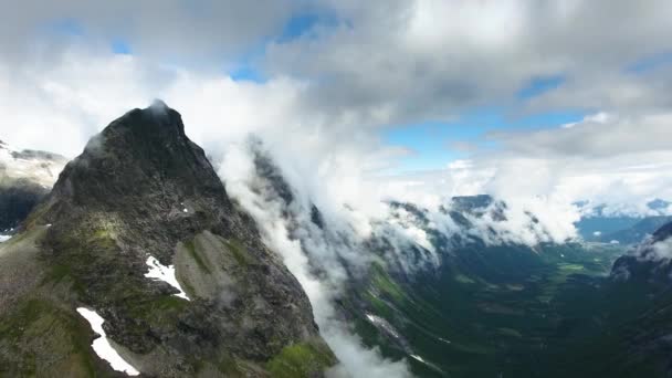 Imágenes aéreas Beautiful Nature Norway. Volando sobre los lagos y fiordos.Vista desde la vista de pájaro . — Vídeos de Stock