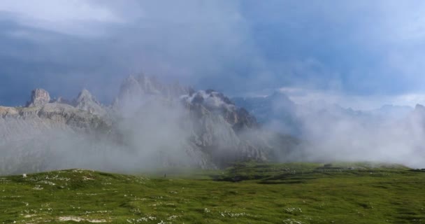 Parque Natural Nacional Tre Cime Nos Alpes das Dolomitas. Bela natureza da Itália. — Vídeo de Stock