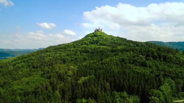 Hohenzollern Kalesi, Almanya. Hava FPV İHA uçuşları. — Stok video
