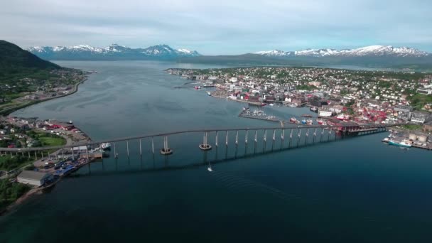 挪威特罗姆瑟市大桥航拍 — 图库视频影像