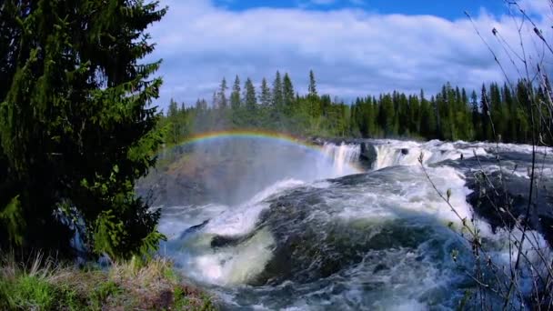 Slow motion video Vattenfallet Ristafallet i västra Jamtland räknas upp som ett av Sveriges vackraste vattenfall. — Stockvideo