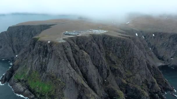 Luchtbeelden van de Barentszzeekust Noordkaap (Nordkapp) in Noord-Noorwegen. — Stockvideo