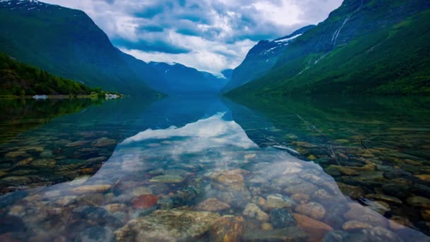 Prachtige natuur Noorwegen natuurlijk landschap. meer van lovatnet. — Stockvideo