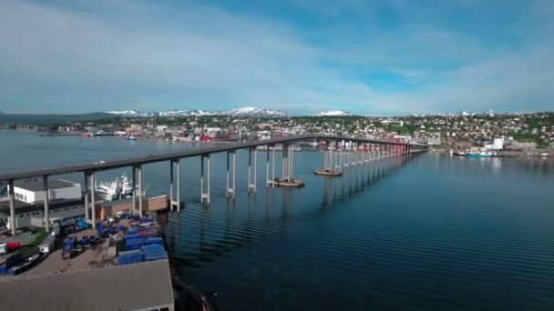 Міст міста Тромсо, Норвегія Повітряні кадри — стокове відео