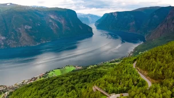 Stegastein Gözcü Güzel Doğa Norveç hava manzarası. Sognefjord veya Sognefjorden, Norveç Flam — Stok video