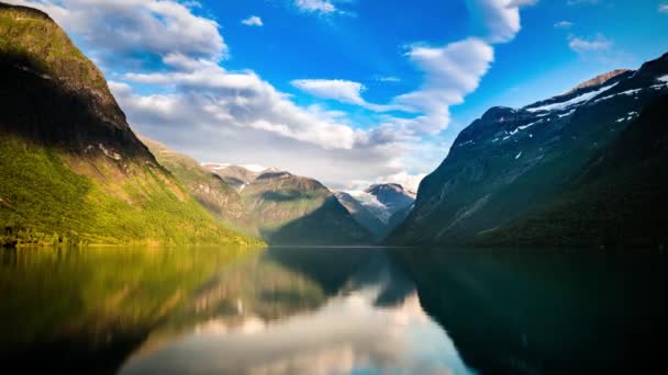 Bela natureza Noruega paisagem natural. lovatnet lago timelapse . — Vídeo de Stock