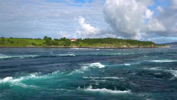 Whirlpools van de maalstroom van Saltstraumen, Nordland, Noorwegen — Stockvideo