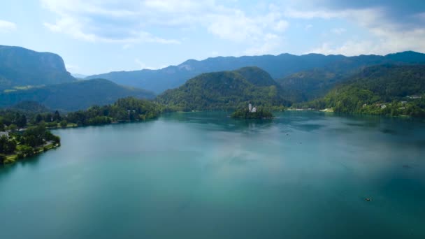 Slovenia - Aerial view resort Lake Bled. Aerial FPV drone photography. Slovenia Beautiful Nature Castle Bled. — Stock Video