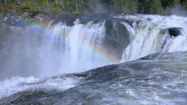 Slow motion video Vattenfallet Ristafallet i västra Jamtland räknas upp som ett av Sveriges vackraste vattenfall. — Stockvideo