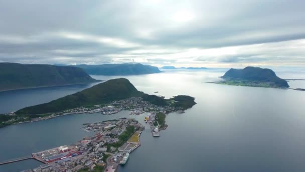 Aksla, Norveç 'in Alesund şehrinde. — Stok video