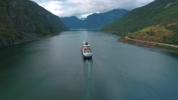 Cruise Ship, Cruise Liners On Sognefjord or Sognefjorden, Aerial footage Flam Norway — стокове відео