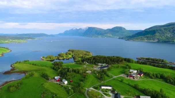 Повітряні кадри Прекрасна природа Норвегії. Рейси FPV безпілотних літальних апаратів. — стокове відео