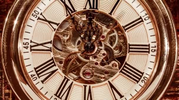 Horloge antique cadran close-up. Vintage montre de poche. — Video