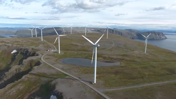 発電用風車。北極ビューハボガベレン風車公園、ハボウスンド、ノルウェー北部航空映像. — ストック動画