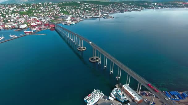 สะพานของเมือง Tromso, นอร์เวย์ภาพทางอากาศ — วีดีโอสต็อก