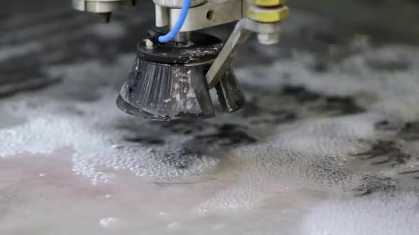 CNC macchina di taglio a getto d'acqua moderna tecnologia industriale. — Video Stock