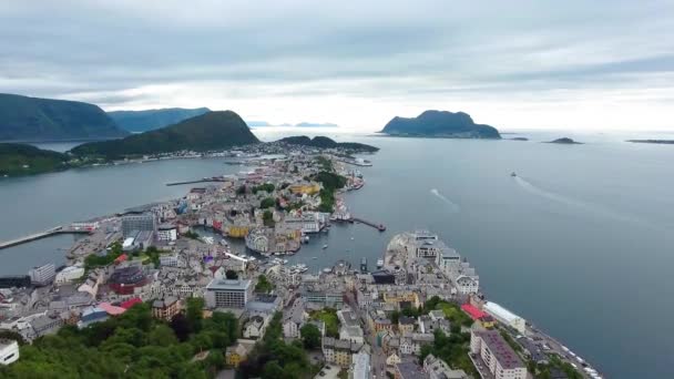 Aksla vid staden Alesund, Norge Flygbilder — Stockvideo