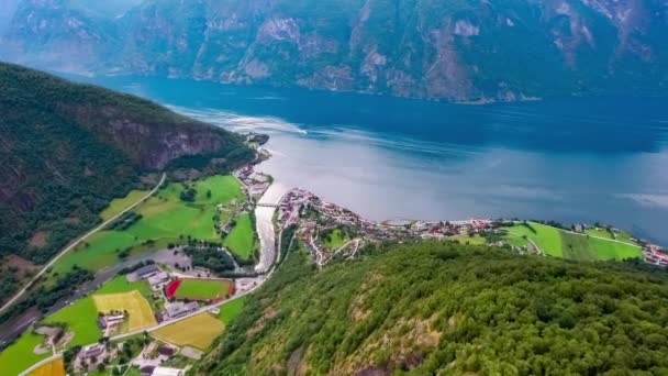 Stegastein Lookout美しい自然ノルウェーの空の景色。ソグネフィヨルドまたはソグネフィヨルド,ノルウェー・フラム — ストック動画