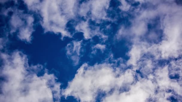 Красиві хмари в русі — стокове відео