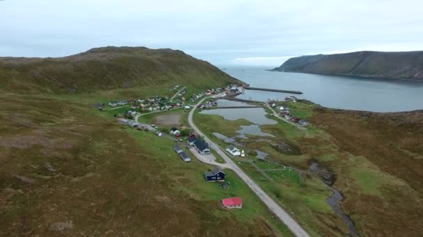 Luftaufnahmen von der Barentsküste am Nordkapp in Nordnorwegen. — Stockvideo