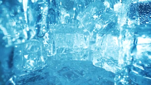 Cubes de glace gros plan, fond abstrait.