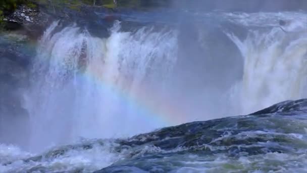 Slow motion video Vattenfallet Ristafallet i västra Jamtland räknas upp som ett av Sveriges vackraste vattenfall. — Stockvideo