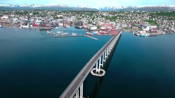 Bridge of city Tromso, Noorwegen Luchtfoto 's — Stockvideo