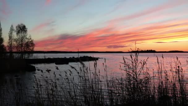 Tramonto cremisi sullo sfondo del Golfo di Botnia Finlandia — Video Stock