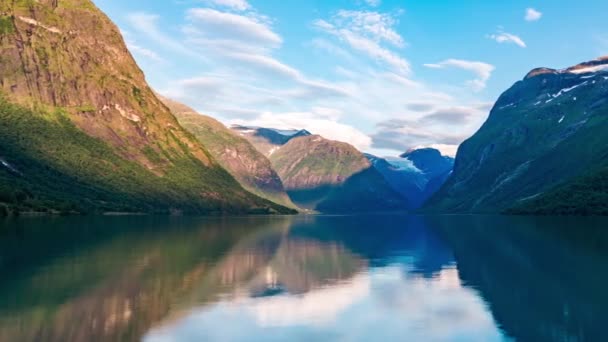 Prachtige natuur Noorwegen natuurlijk landschap. lovatnet meer timelapse. — Stockvideo