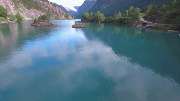 Belle nature Norvège paysage naturel. Images Aériennes lovatnet lac . — Video