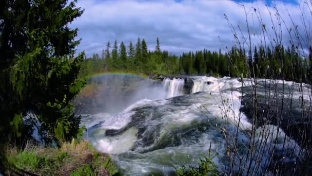 Cascata ristafallet video al rallentatore nella parte occidentale di Jamtland è elencato come una delle più belle cascate in Svezia . — Video Stock