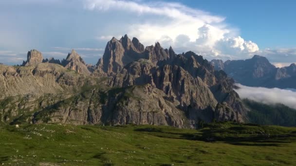 Εθνικό Πάρκο της Φύσης Tre Cime Στις Dolomites Άλπεις. Όμορφη φύση της Ιταλίας. — Αρχείο Βίντεο
