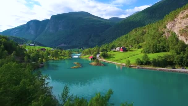 Prachtige natuur Noorwegen natuurlijk landschap. Luchtbeelden van het lovatnetmeer. — Stockvideo