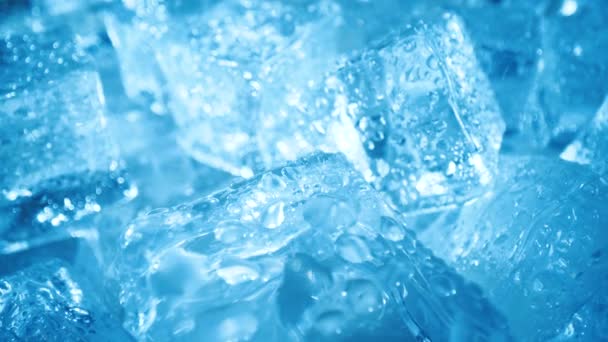 Detailní záběr kostek ledu, abstraktní pozadí. — Stock video