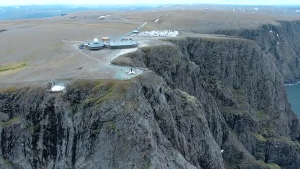 Εναέρια πλάνα από την ακτή Barents Sea North Cape (Nordkapp) στη βόρεια Νορβηγία. — Αρχείο Βίντεο