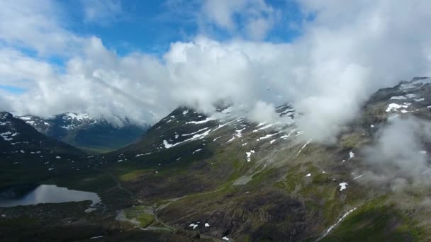 Imágenes aéreas Beautiful Nature Norway. Volando sobre los lagos y fiordos.Vista desde la vista de pájaro . — Vídeo de stock