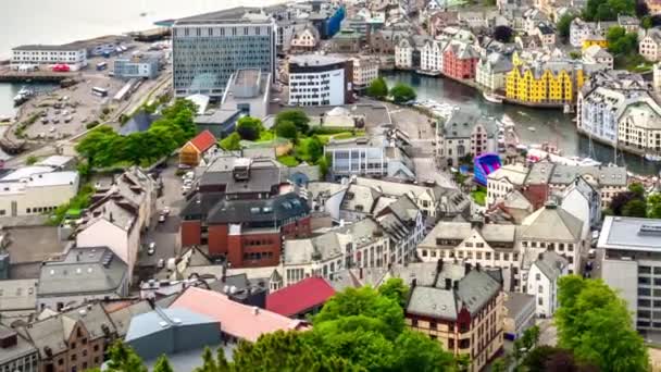 Aksla in de stad Alesund, Noorwegen timelapse. — Stockvideo