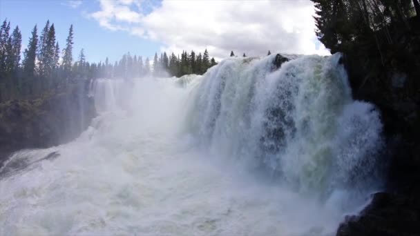 Cascata ristafallet video al rallentatore nella parte occidentale di Jamtland è elencato come una delle più belle cascate in Svezia . — Video Stock