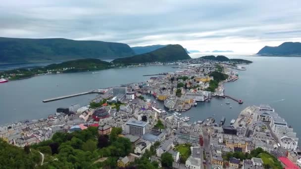 Aksla vid staden Alesund, Norge Flygbilder — Stockvideo