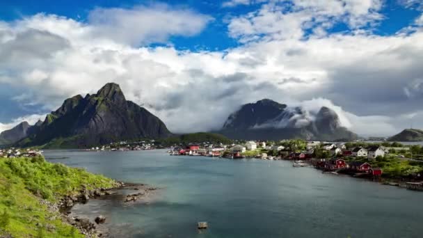 Το Timelapse Lofoten islands είναι ένα αρχιπέλαγος στην κομητεία Nordland της Νορβηγίας. Είναι γνωστό για το ξεχωριστό τοπίο με τα εντυπωσιακά βουνά και τις κορυφές, την ανοιχτή θάλασσα και τους απάνεμους όρμους, παραλίες — Αρχείο Βίντεο