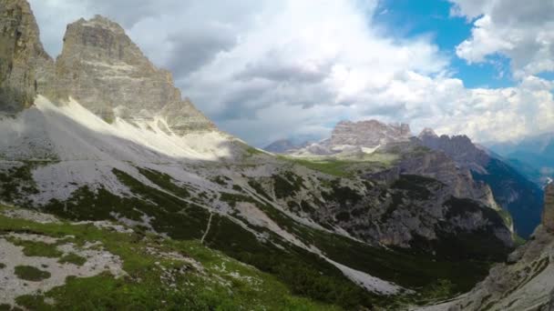 국립 자연 공원 (National Nature Park Tre Cime in the Dolomites Alps). 이탈리아의 아름다운 특성. — 비디오