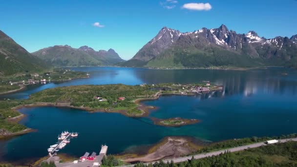 Imágenes aéreas Beautiful Nature Norway. Volando sobre los lagos y fiordos.Vista desde la vista de pájaro . — Vídeo de stock