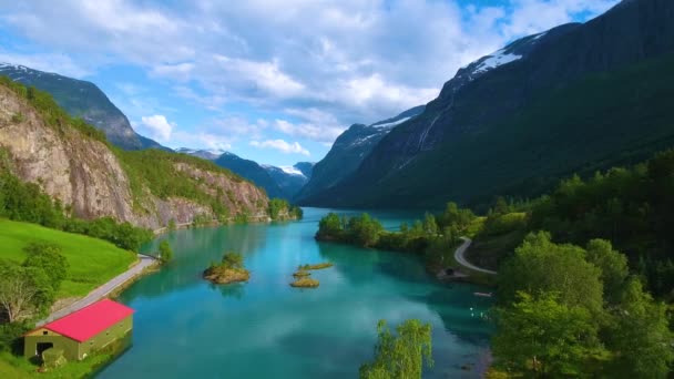 美しい自然ノルウェーの自然景観。空中映像｜lovatnet lake. — ストック動画