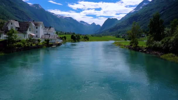 Hermosa naturaleza Noruega paisaje natural. lago lovatnet . — Vídeo de stock