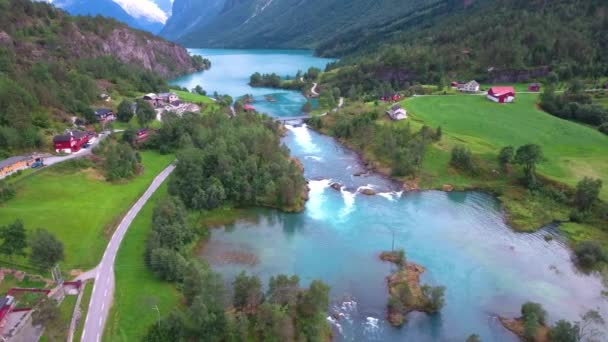 Hermosa naturaleza Noruega paisaje natural. Imágenes aéreas lovatnet lake . — Vídeos de Stock