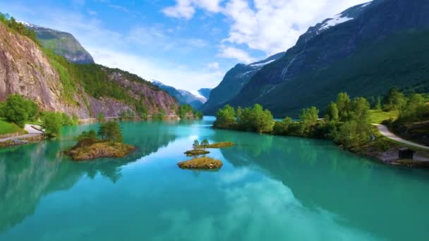 Bela natureza Noruega paisagem natural. Filmagem aérea lovatnet lago . — Vídeo de Stock